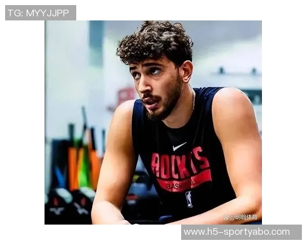 申京对女裁判的无理指责引发真粉丝不满假摔与抱怨行为令人厌烦